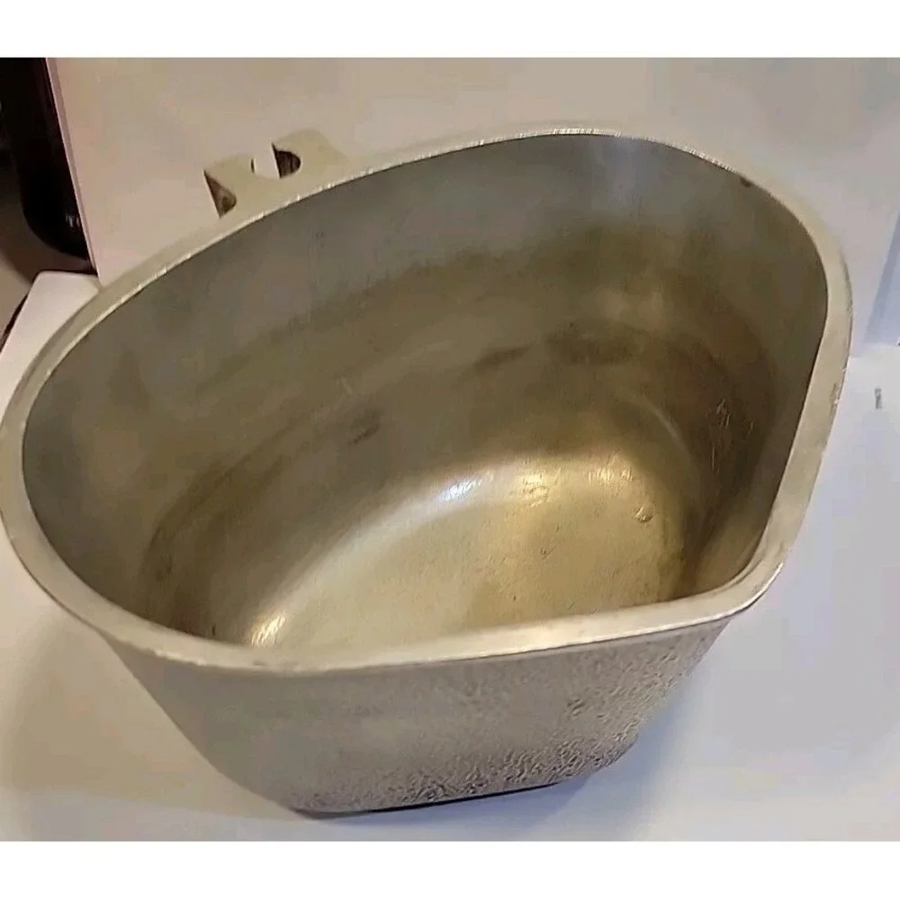 Silver‎ Seal Hammered Aluminum Triangle Pan with Lid Vintage 1930s